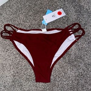 NWT Cupshe burgundy bathing suit bottoms, size medium